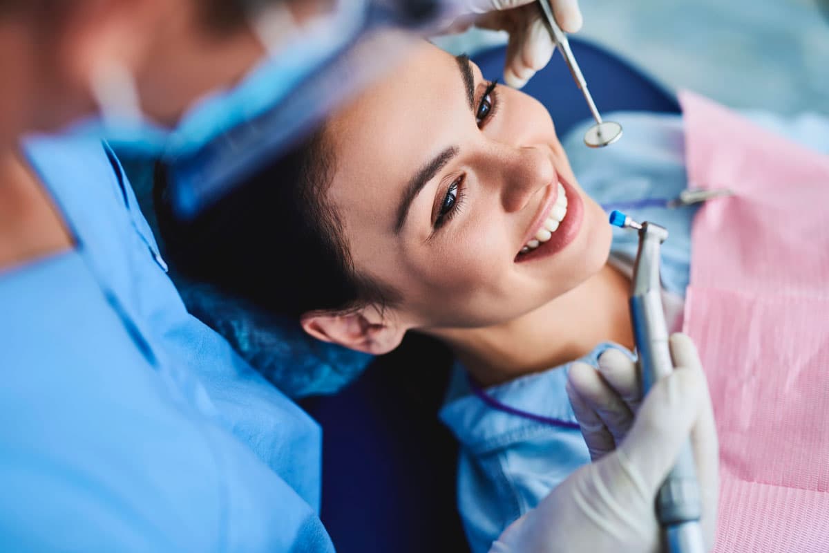 Cuidado de encías en Clínica dental de O Grove